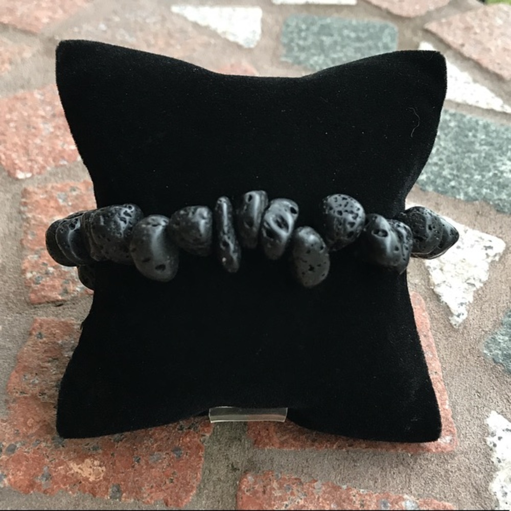 Genuine black lava rock chips beaded bracelet - Picture 4 of 9